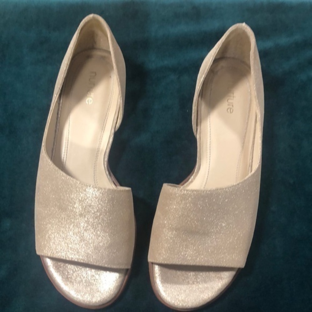 Nurture size 8.5 ‎ gold metallic Q7